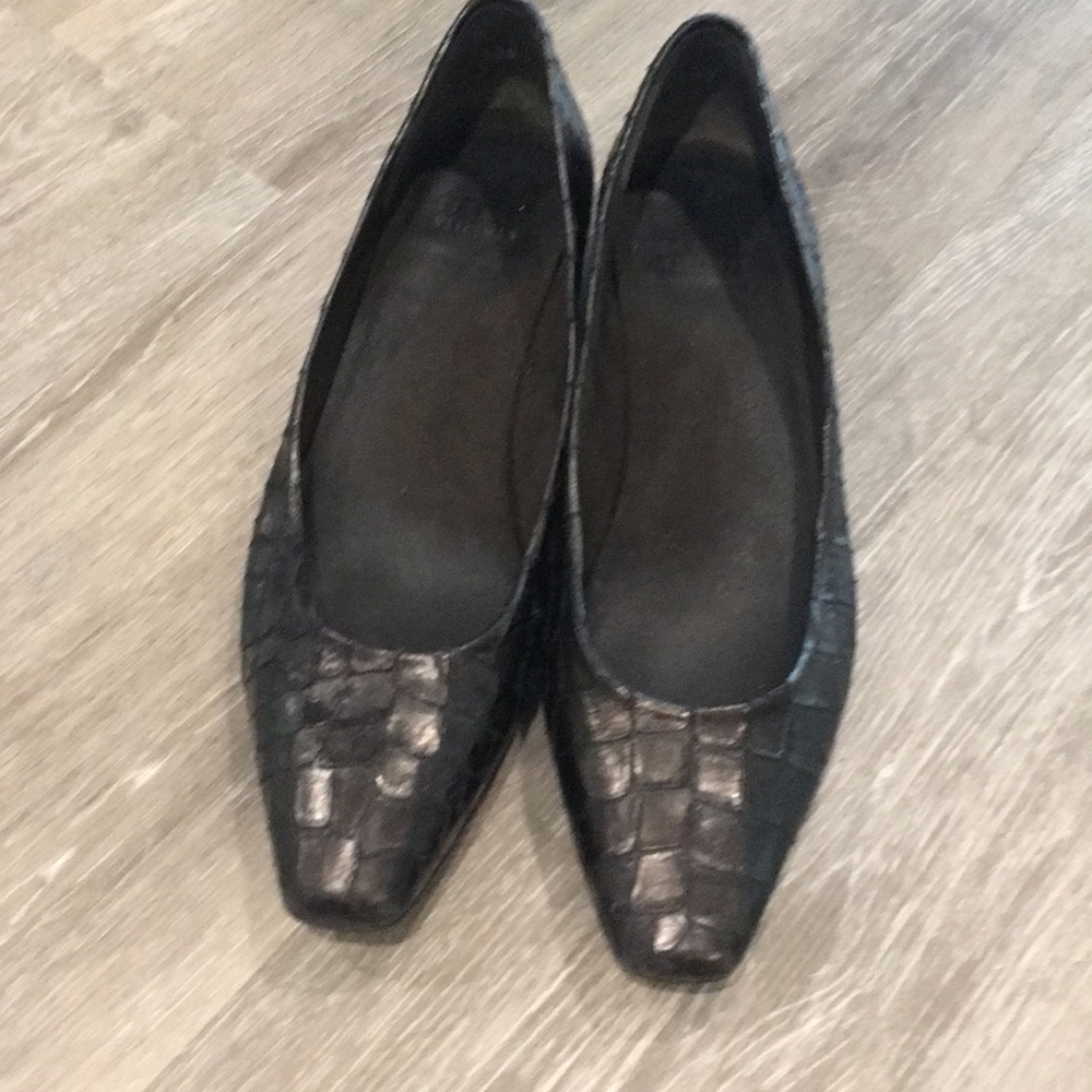 Cute Stuart Weitzman flats/snake-skin black